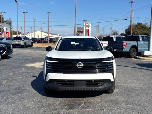 Used 2025 Nissan Kicks S image 2