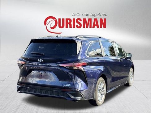 Used 2022 Toyota Sienna XSE image 2