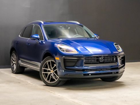 Certified 2026 Porsche Macan AWD/4WD image 9