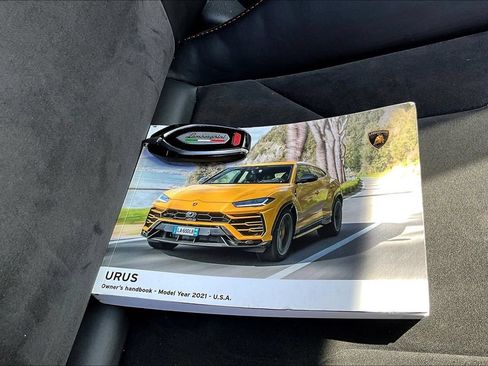 Used 2021 Lamborghini Urus AWD/4WD image 36
