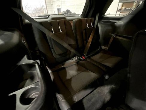 Used 2017 Ford Explorer XLT image 25