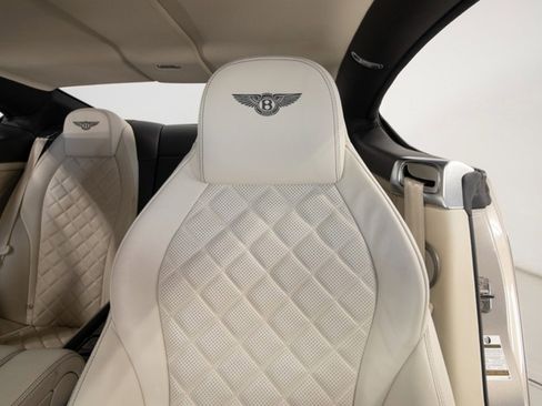 Used 2017 Bentley Continental GT image 4