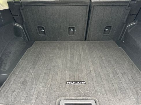 Used 2023 Nissan Rogue SV image 16