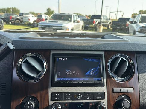 Used 2011 Ford F250 Lariat w/ Lariat Interior Pkg AWD/4WD image 19