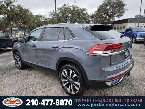 Used 2022 Volkswagen Atlas Cross Sport SE image 3