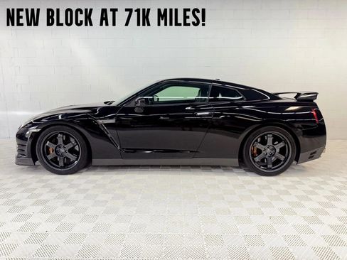Used 2013 Nissan GT-R Premium image 1