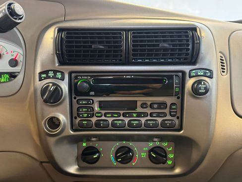 Used 2005 Ford Explorer Sport Trac XLS AWD/4WD image 14