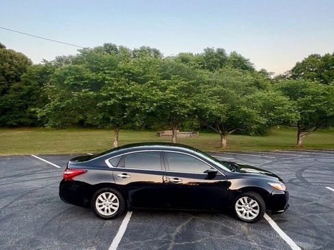 Used 2017 Nissan Altima 2.5 S w/ Power Driver Seat Package FWD image 4