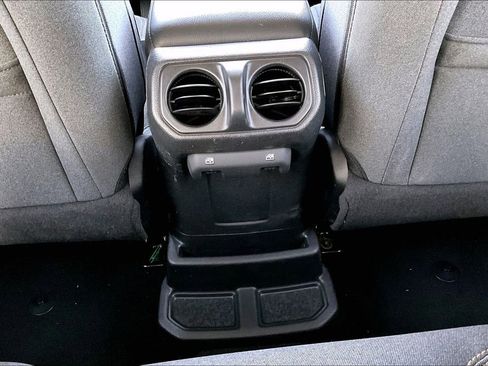 Used 2024 Jeep Wrangler Unlimited image 34