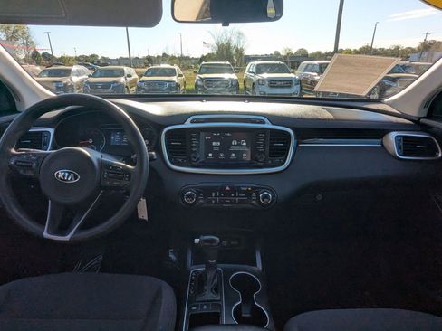 Used 2018 Kia Sorento LX image 15