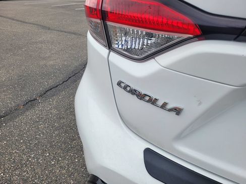 Used 2024 Toyota Corolla SE w/ SE Package FWD image 6