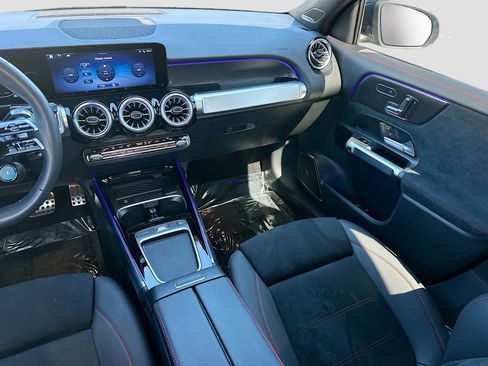 Used 2025 Mercedes-Benz GLB 35 AMG 4MATIC image 23
