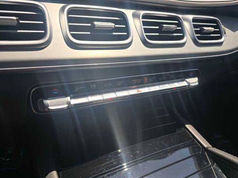 Used 2025 Mercedes-Benz GLS 450 4MATIC image 31