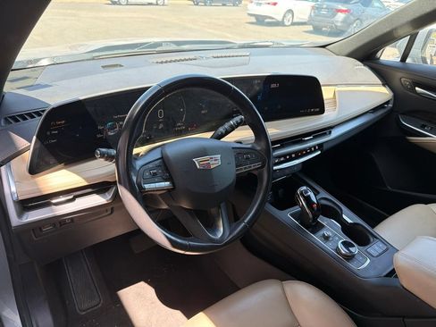Used 2024 Cadillac XT4 Premium Luxury FWD image 7