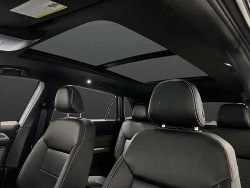 Used 2022 Volkswagen Atlas Cross Sport SE w/ Panoramic Sunroof Package image 7