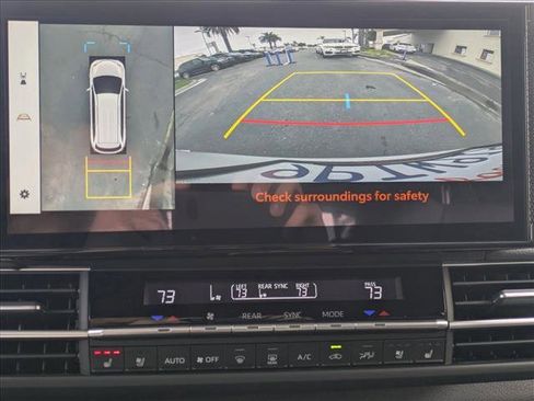 Used 2025 Toyota Sienna Platinum image 17