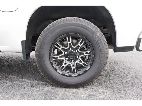 Used 2022 Chevrolet Silverado 1500 High Country w/ Technology Package AWD/4WD image 32