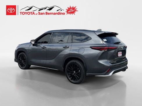 Certified 2025 Toyota Highlander XSE AWD/4WD image 3