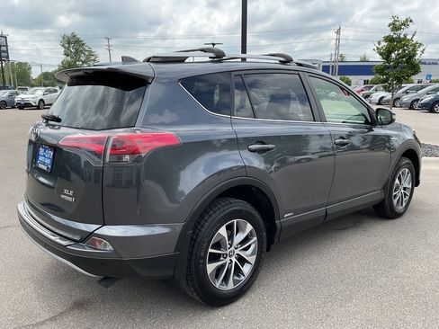 Used 2018 Toyota RAV4 XLE w/ Convenience Package AWD/4WD image 7