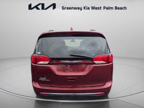 Used 2017 Chrysler Pacifica Touring-L image 7