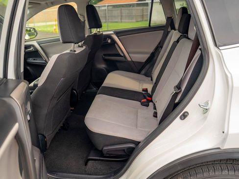 Used 2018 Toyota RAV4 XLE FWD image 15
