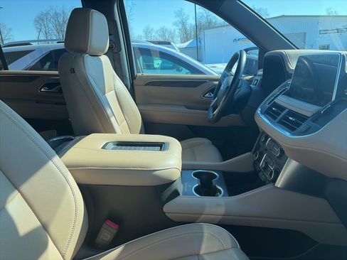 Used 2021 Chevrolet Tahoe Premier w/ Premium Package image 3