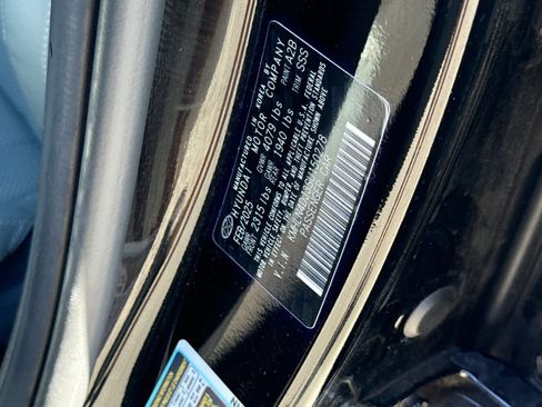 Used 2025 Hyundai Elantra Limited FWD image 33