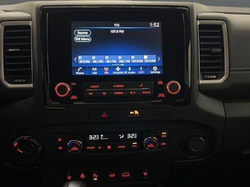 Used 2022 Nissan Frontier SV AWD/4WD image 12
