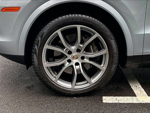 Certified 2022 Porsche Cayenne AWD/4WD image 14