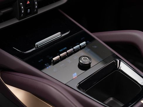 New 2025 Porsche Cayenne E-Hybrid image 28