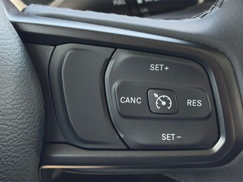 Used 2023 Jeep Gladiator Sport AWD/4WD image 27