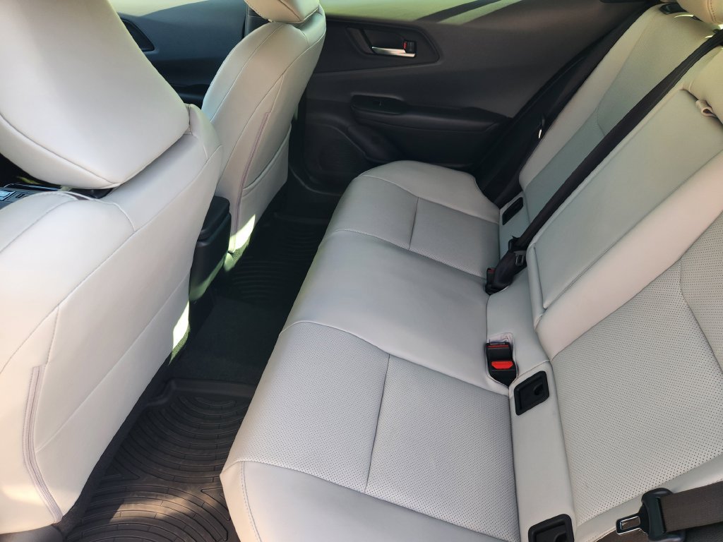 Used 2026 Toyota Prius XLE FWD image 31