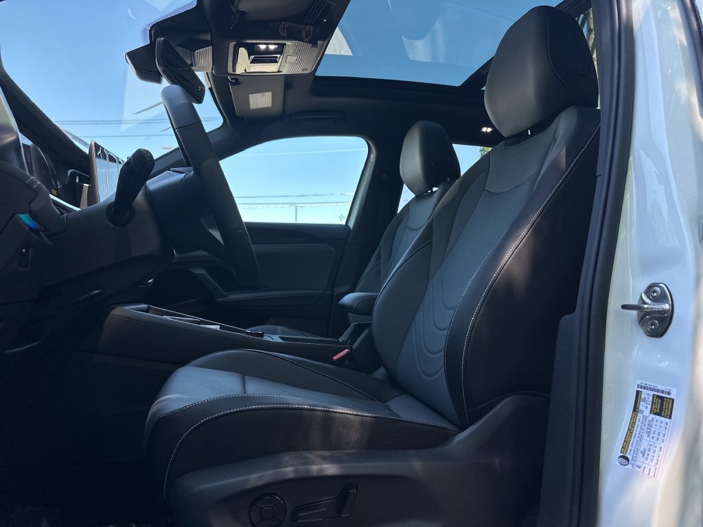 New 2026 Volkswagen Tiguan SE R-Line AWD/4WD image 8