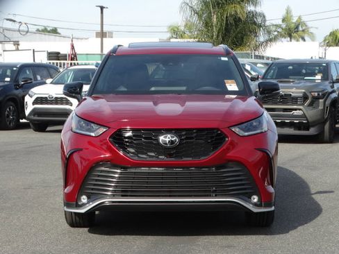New 2026 Toyota Highlander XSE image 3