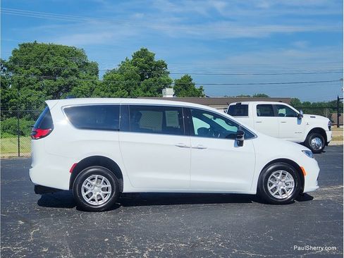 Used 2026 Chrysler Pacifica Select FWD image 28