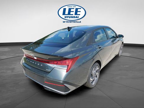 New 2025 Hyundai Elantra SEL image 7