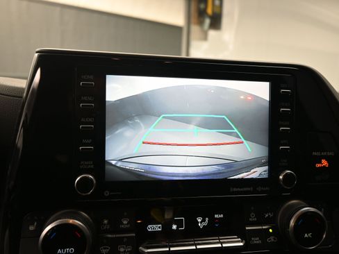 Used 2020 Toyota Highlander XLE image 13