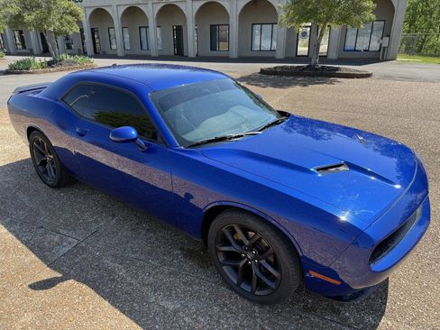 Used 2021 Dodge Challenger SXT w/ Blacktop Package image 3
