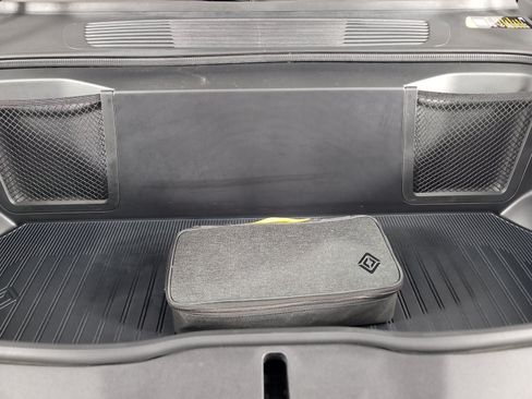 Used 2025 Rivian R1S Adventure AWD/4WD image 14