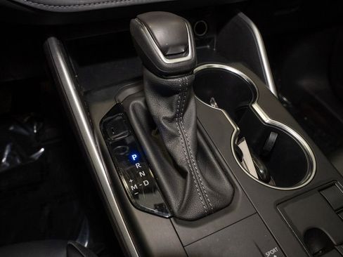 Certified 2024 Toyota Highlander XLE image 19