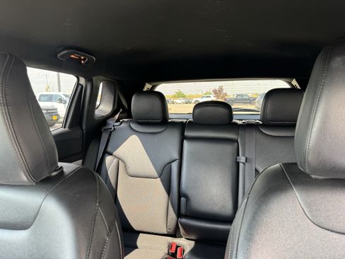 Used 2024 Jeep Compass Latitude AWD/4WD image 19