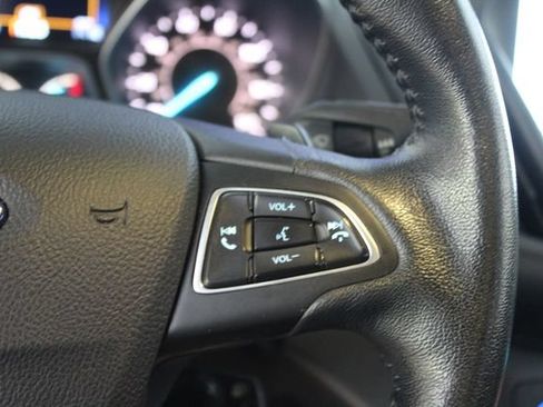 Used 2017 Ford Escape SE w/ Equipment Group 201A AWD/4WD image 18