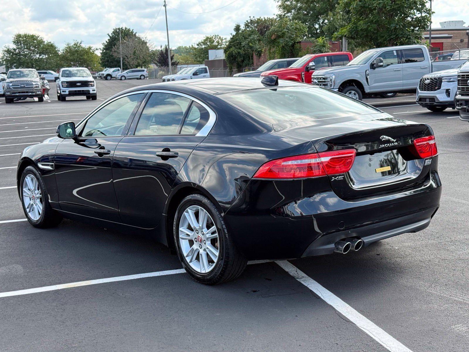 Used 2017 Jaguar XE Premium AWD/4WD image 6