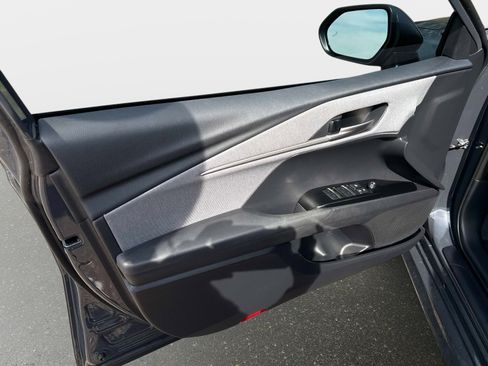 Used 2025 Toyota Camry LE w/ Convenience Package image 18