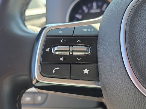 Used 2024 Kia Carnival LX FWD image 26