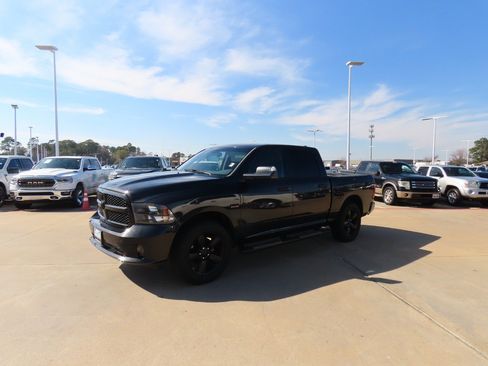 Used 2018 RAM 1500 Express w/ Black Ram 1500 Express Group image 2
