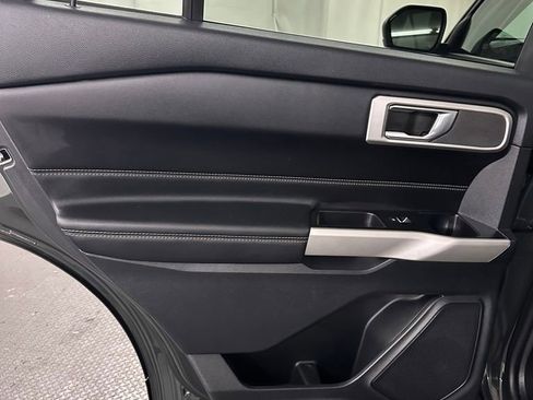 Used 2022 Ford Explorer XLT w/ Equipment Group 202A image 28