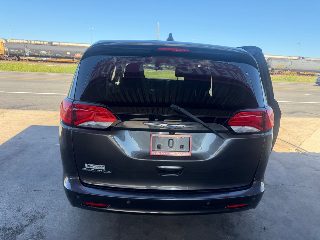 Used 2018 Chrysler Pacifica Touring FWD image 13