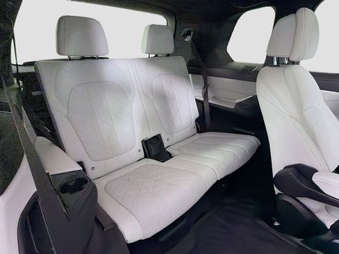 Used 2023 BMW X7 xDrive40i w/ Executive Package AWD/4WD image 28