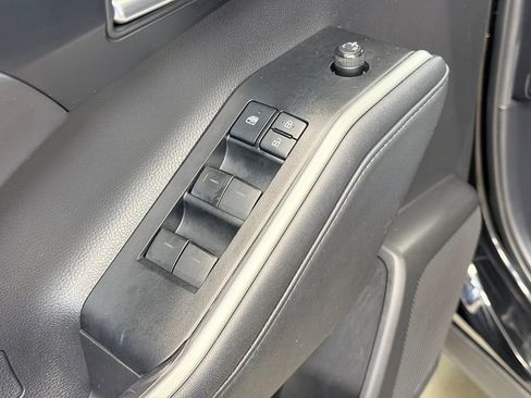 Used 2021 Toyota Highlander XLE AWD/4WD image 10